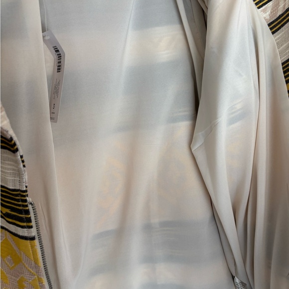 NWT Chico's Geometric Yellow and Gray Blazer - Picture 4 of 6